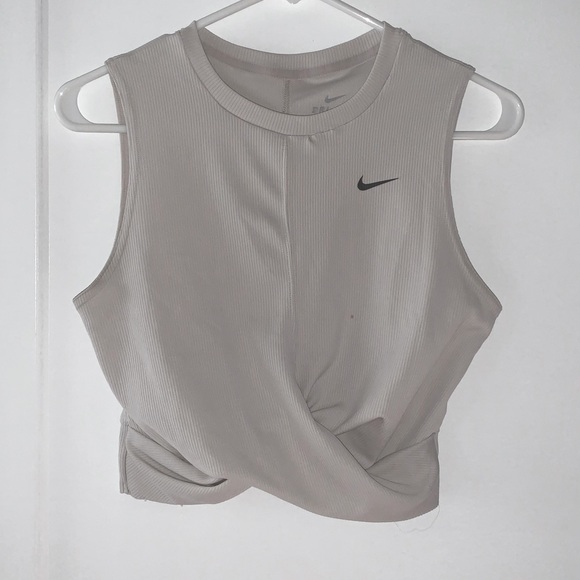 ❌ SOLD ❌ Nike crop top - Picture 1 of 4